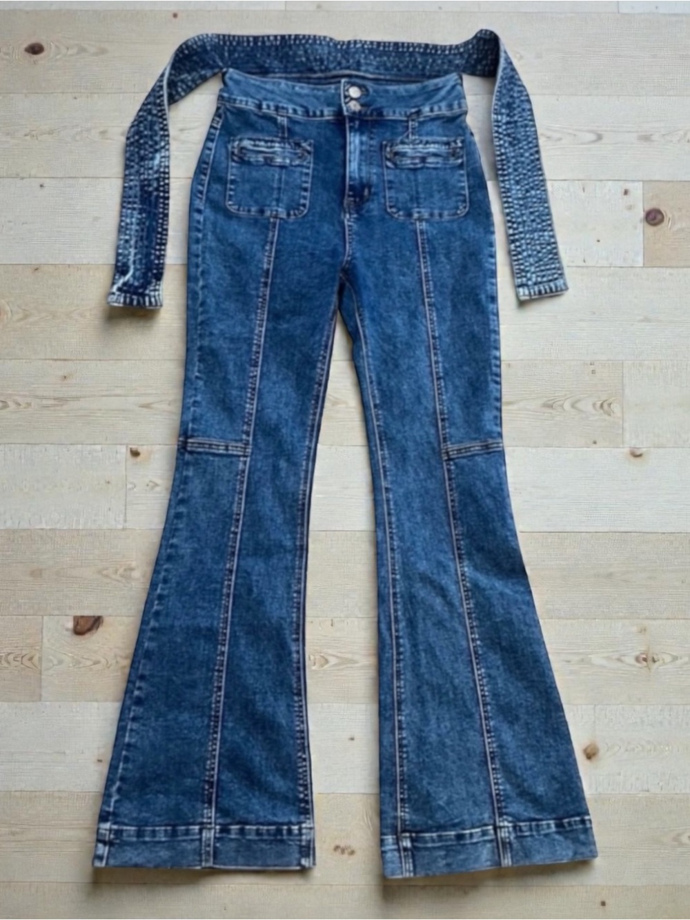 AKIRA Two-Tone Blue Denim Jeans with Contrast Stitching & Belt